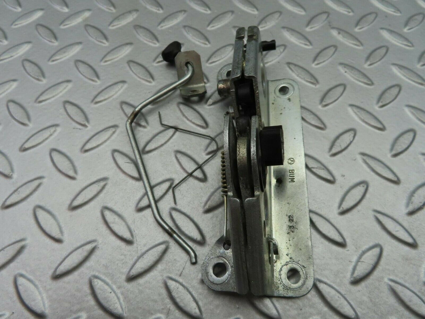 6734 Mercedes-Benz S124 E220 Wagon Rear Seat Bench Locking Mechanism Lock Left