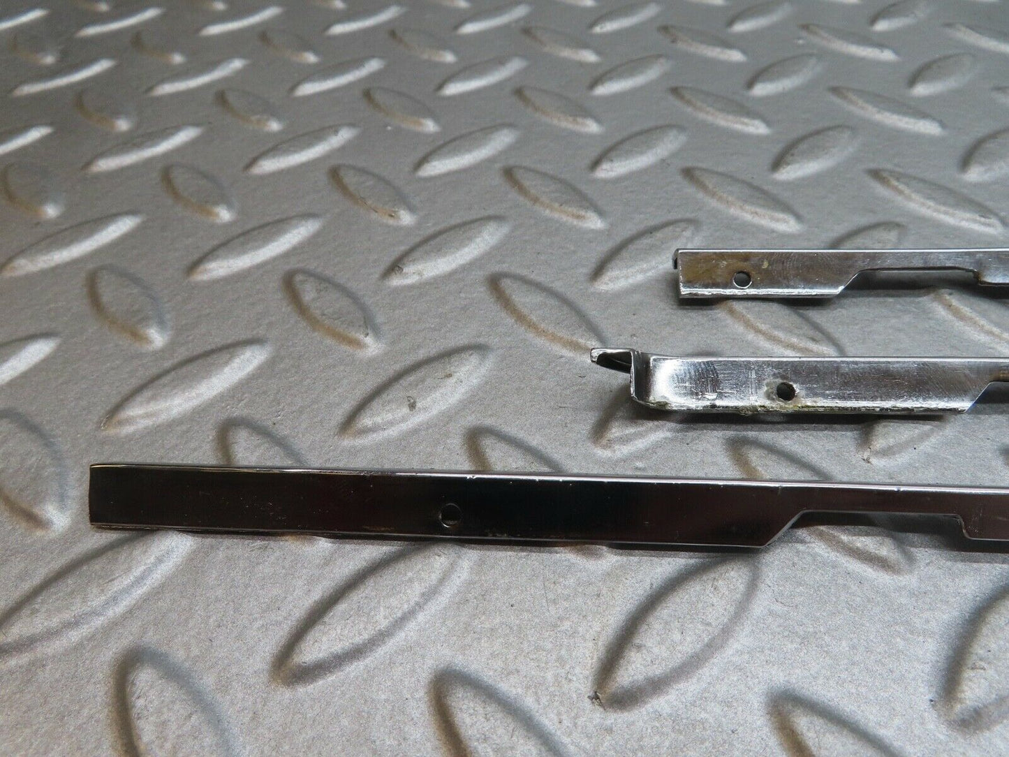 17886 Mercedes-Benz W116 450SEL Dashboard Chrome Trim