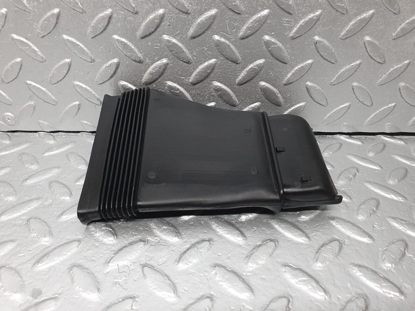 41825 Mercedes-Benz W202 C200 Air Duct Pipe 2028300425