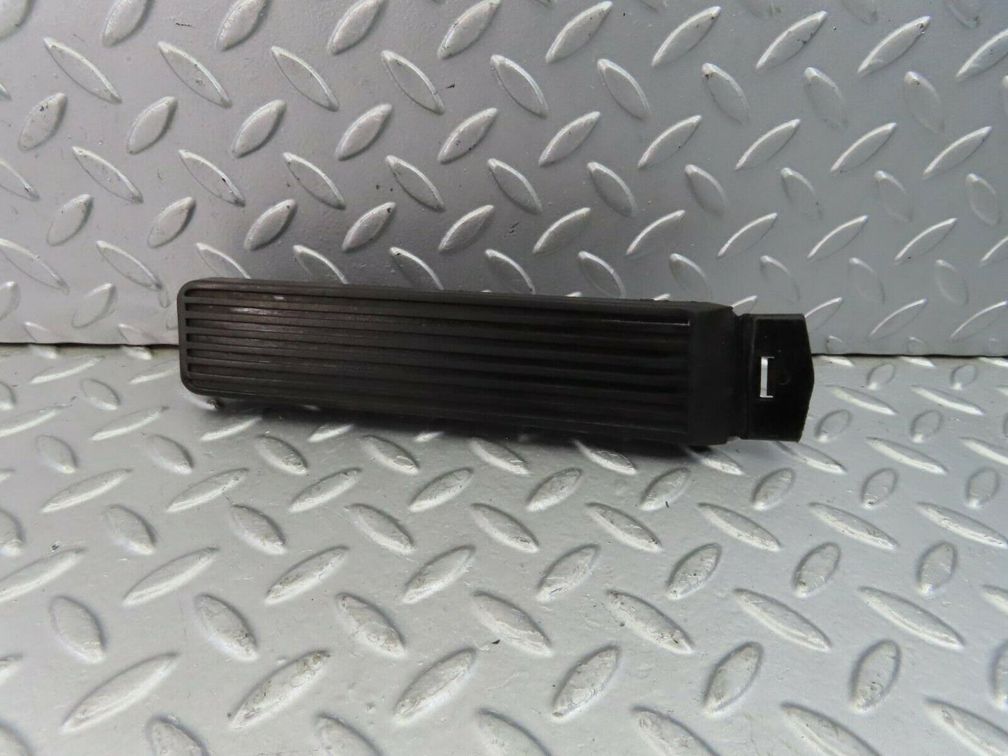 8983 Mercedes-Benz W115 Accelerator Pedal With Rubber 1153010382