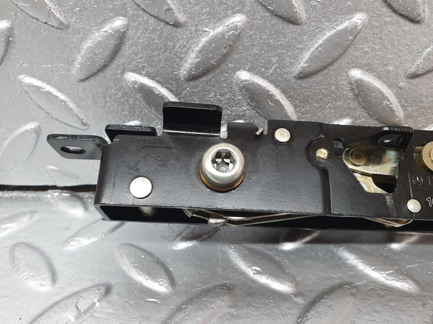 42156 Mercedes-Benz R129 320SL Coupe Soft Top Lock Latch Left 1298000774 1298001672