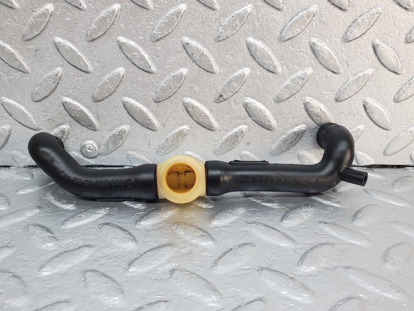 45396 Mercedes-Benz 280E M110.983 Air Intake Pipe 1100946082 1100944582