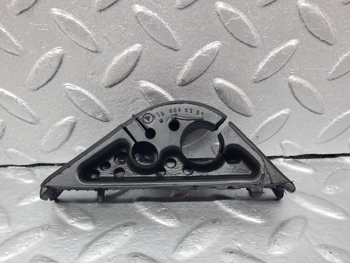45727 Mercedes-Benz W126 420SE Firewall Grommet 1268050291