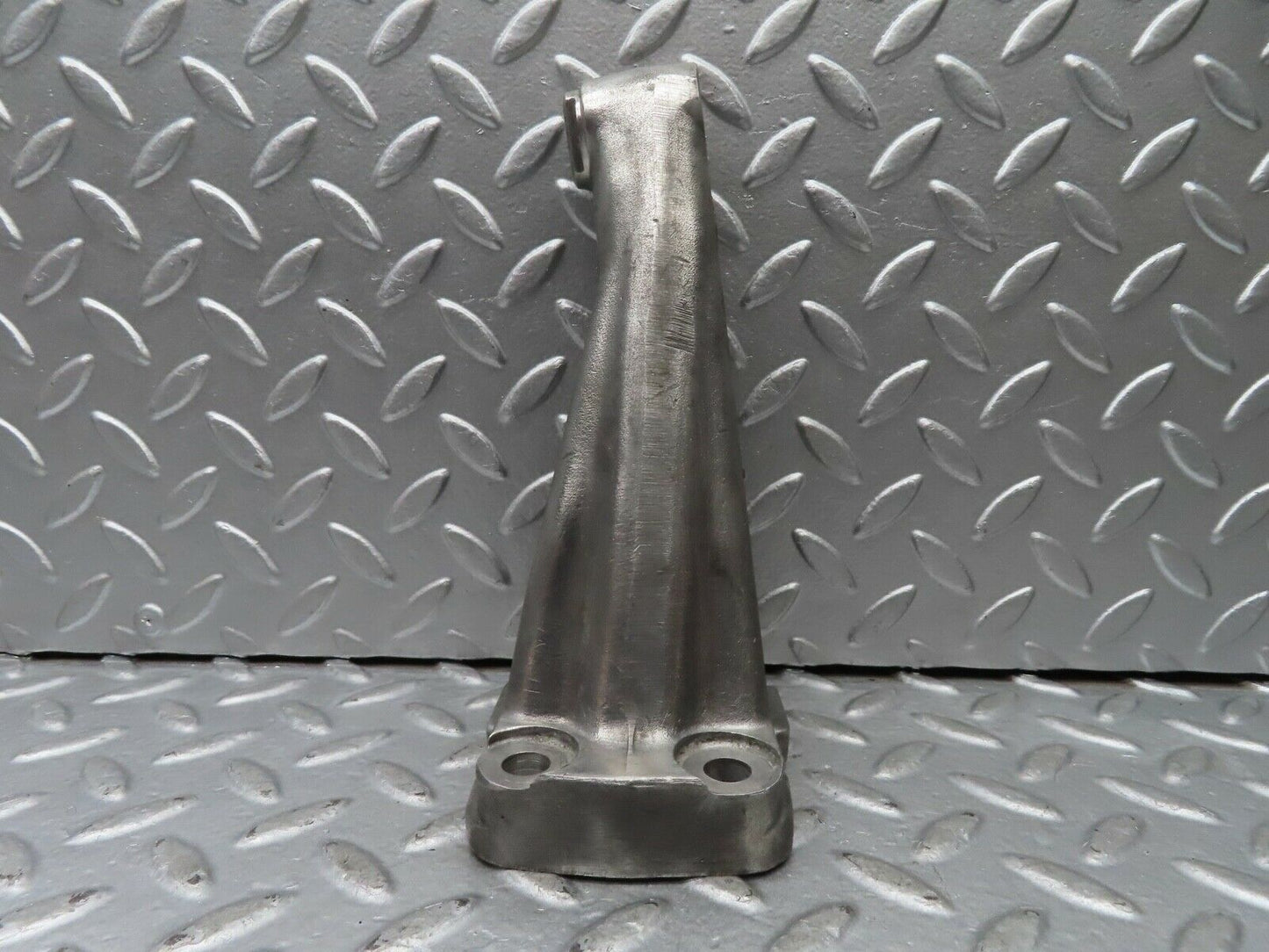 20352 Mercedes-Benz W114 280CE Coupe Engine Mount Bracket Right 1802233904