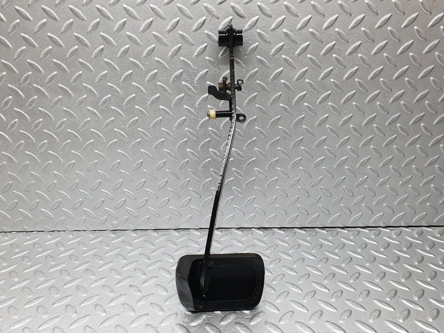 41967 Mercedes-Benz W202 C200 Brake Pedal With Rubber 1232910082