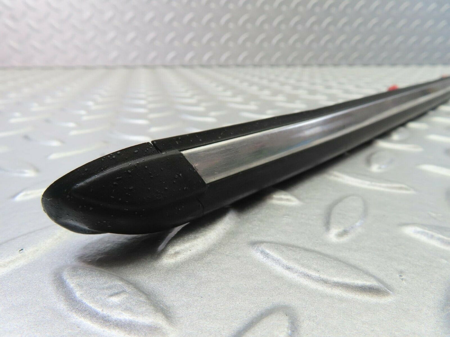 9968 Mercedes-Benz C123 230CE Coupe Front Left Fender Centre Chrome Trim