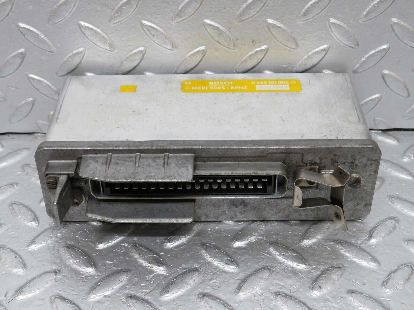 34304 Mercedes-Benz C126 380SEC Coupe ABS Control Unit Bosch 0265101006