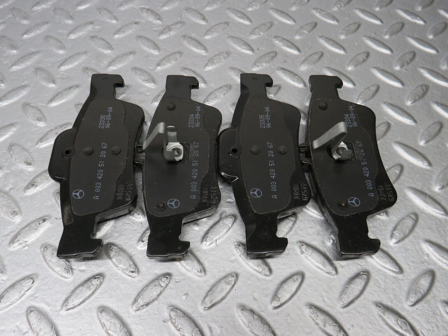 38205 Mercedes-Benz W211 W220 Genuine Rear Brake Pads New 003420512067