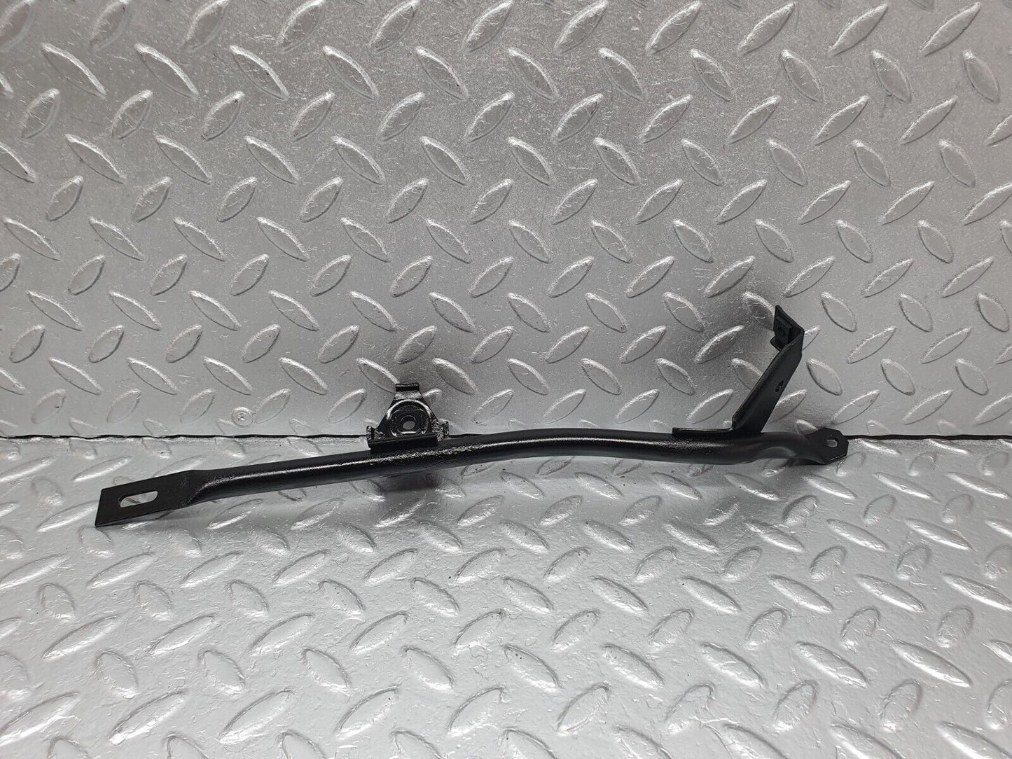 41507 Mercedes-Benz W124 200E Horn Bracket