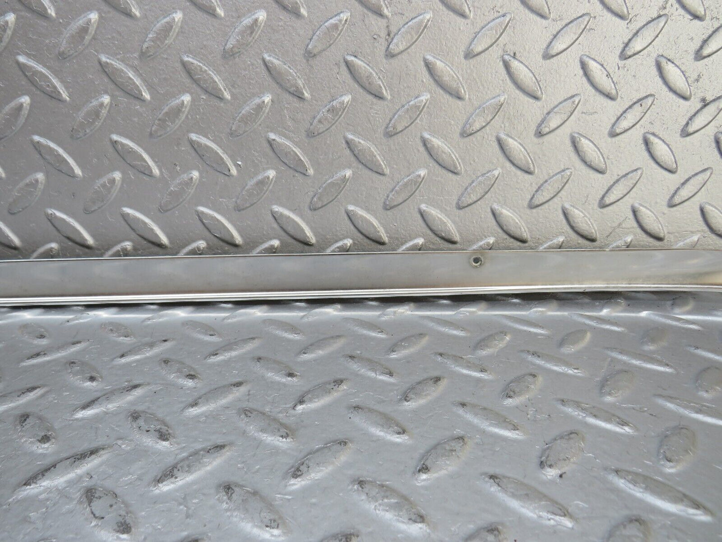 36325 Mercedes-Benz W126 420SE Roof Chrome Trim Left Side