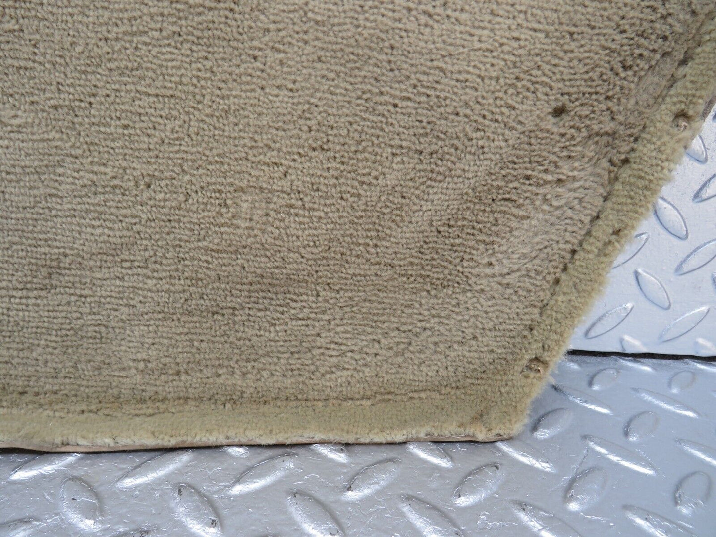 34156 Mercedes-Benz W124 260E Centre Console Carpet Right Side Beige