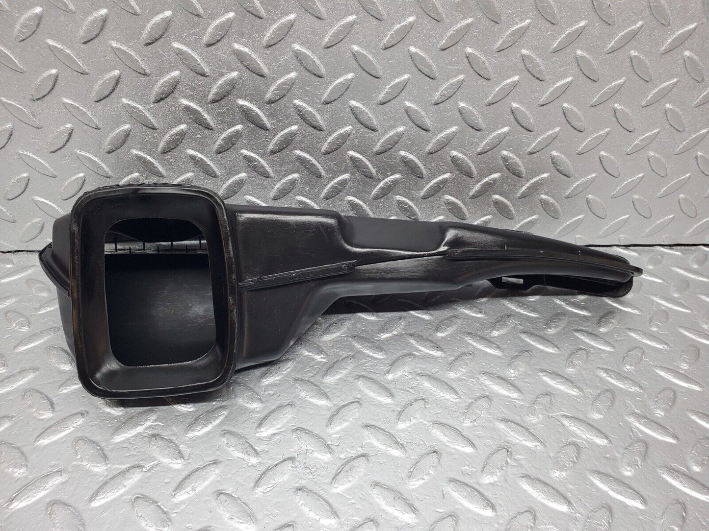 45915 Mercedes-Benz W126 420SE Dashboard Air Vent Duct 2x 1268300219 1268300119