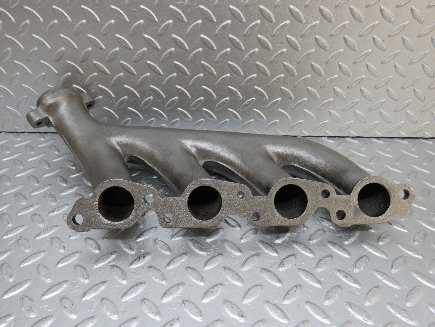 33052 Mercedes-Benz W124 200D OM601 Exhaust Manifold 6011420301
