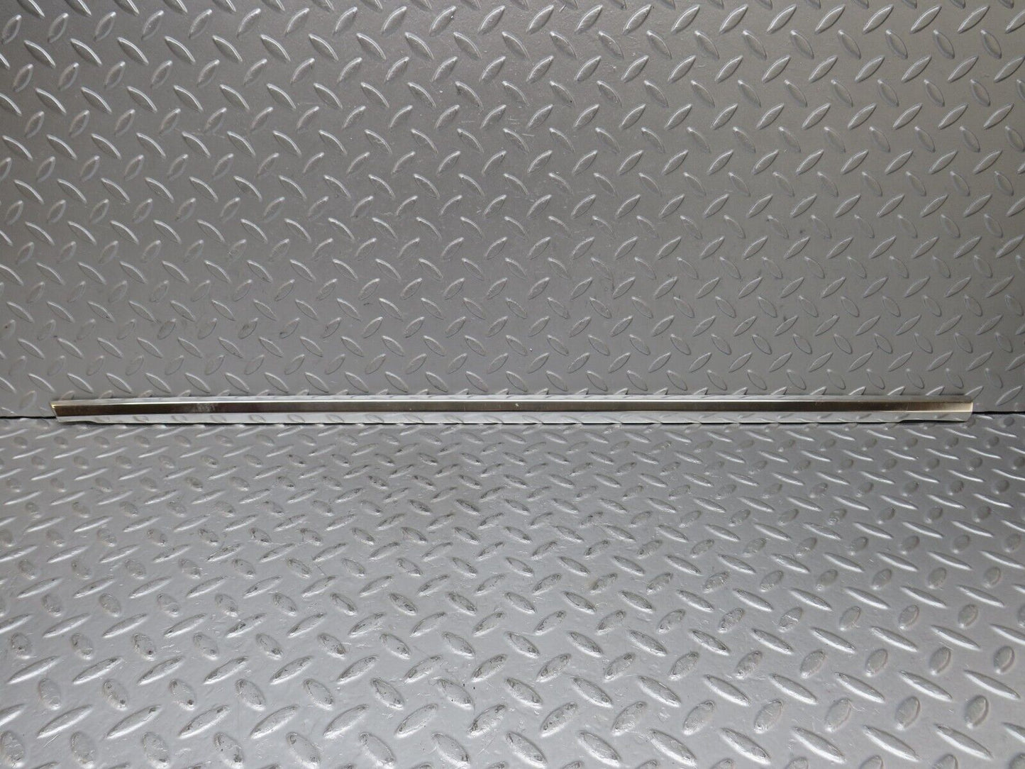 36292 Mercedes-Benz W126 420SE Front Right Door Chrome Moulding Trim
