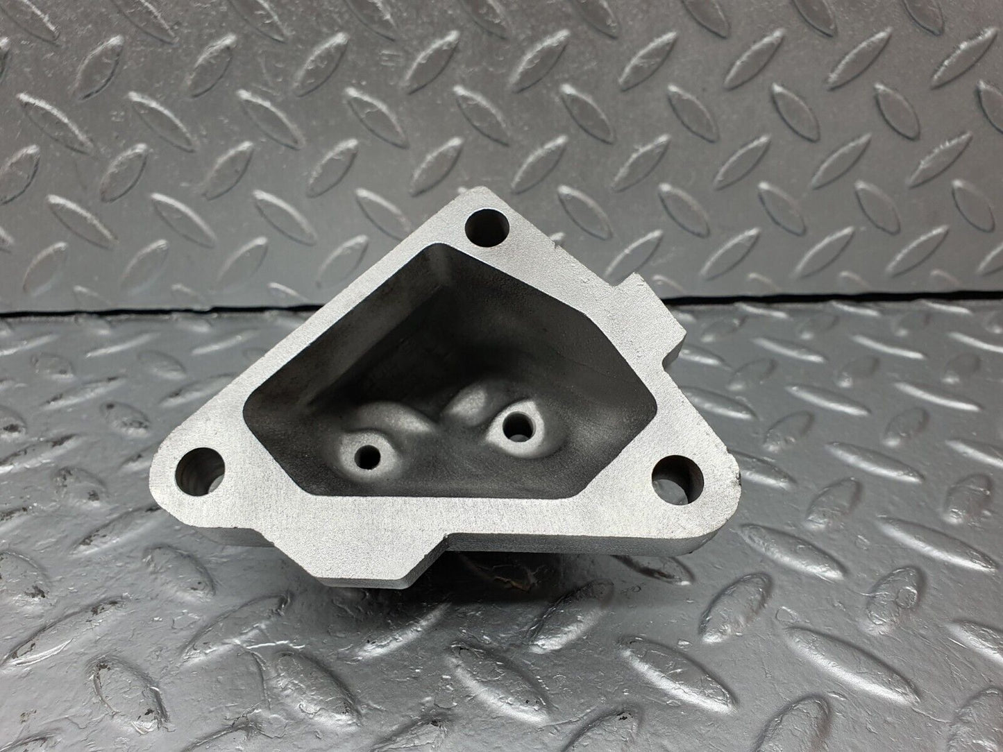 41447 Mercedes-Benz W124 200E Engine Mount Bracket Left Side 1022234104