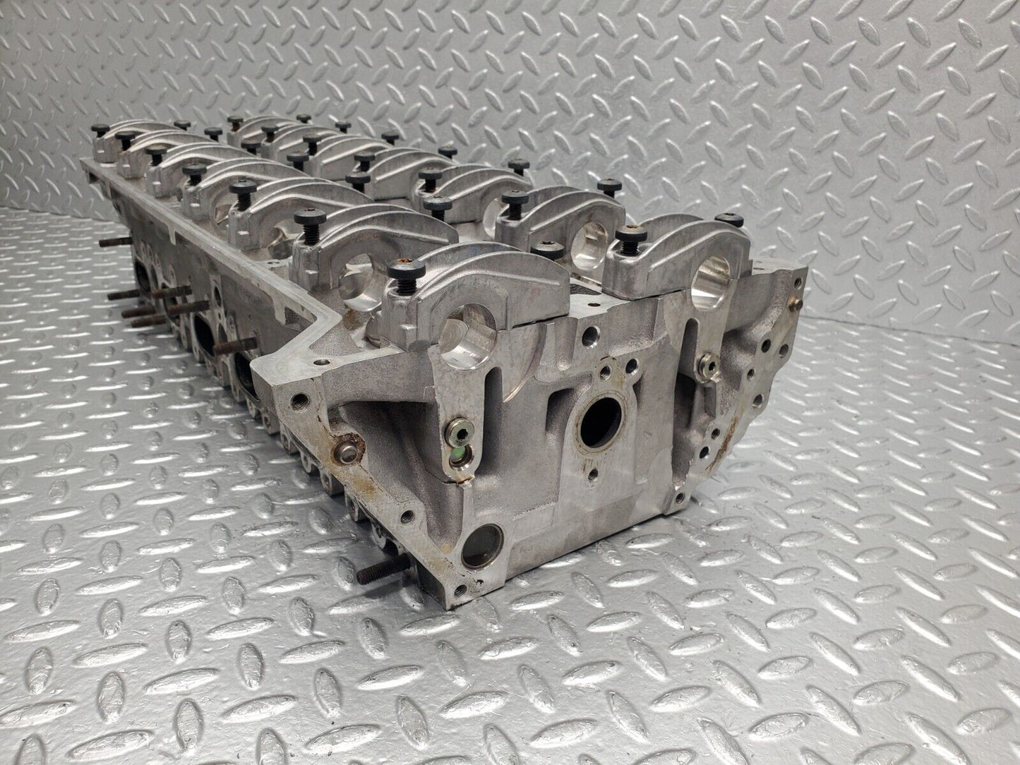 46239 Mercedes-Benz W124 280E Cylinder Head 1040161601
