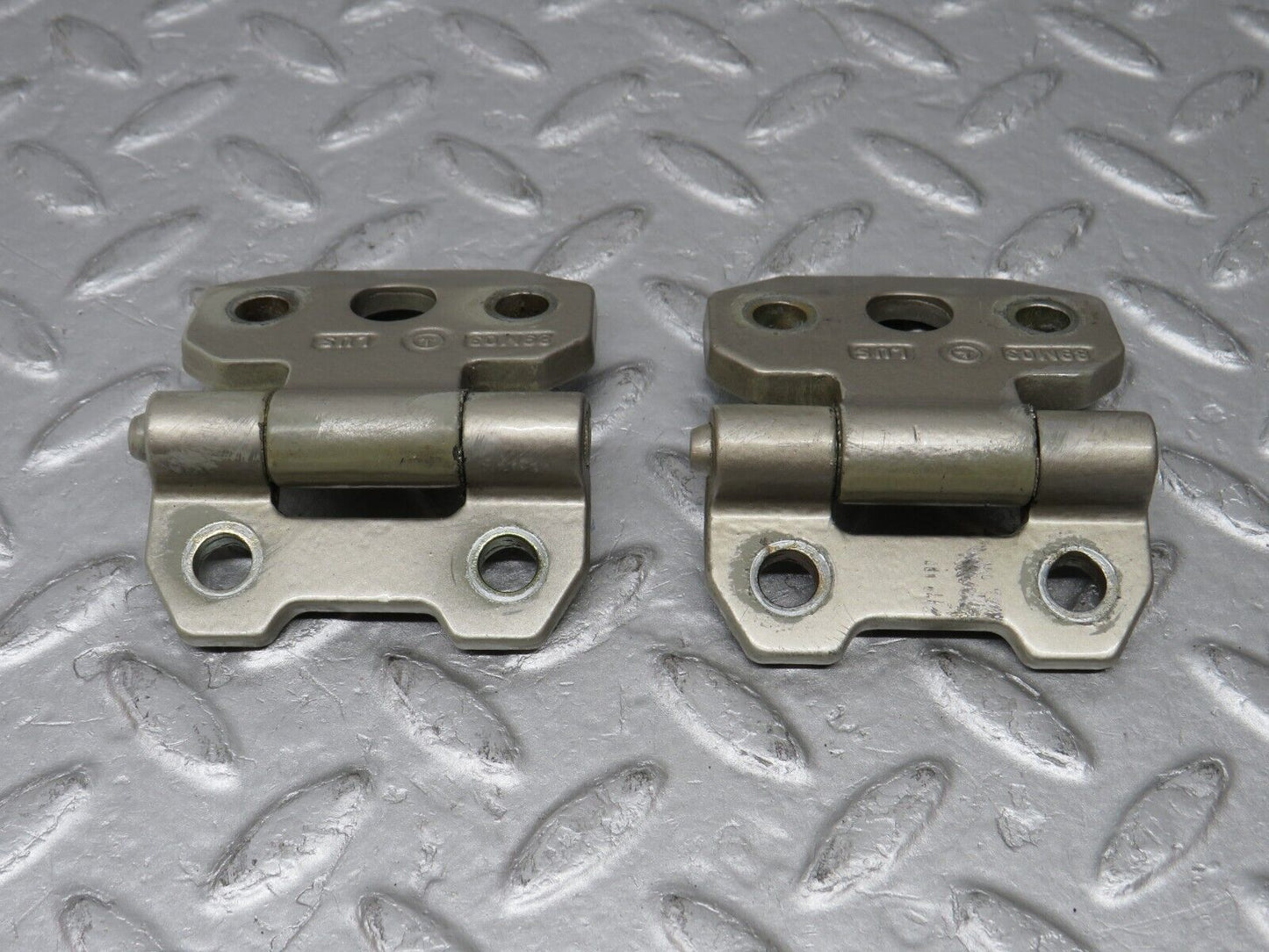 36615 Mercedes-Benz W201 190E 2.0L Door Hinge Right Side