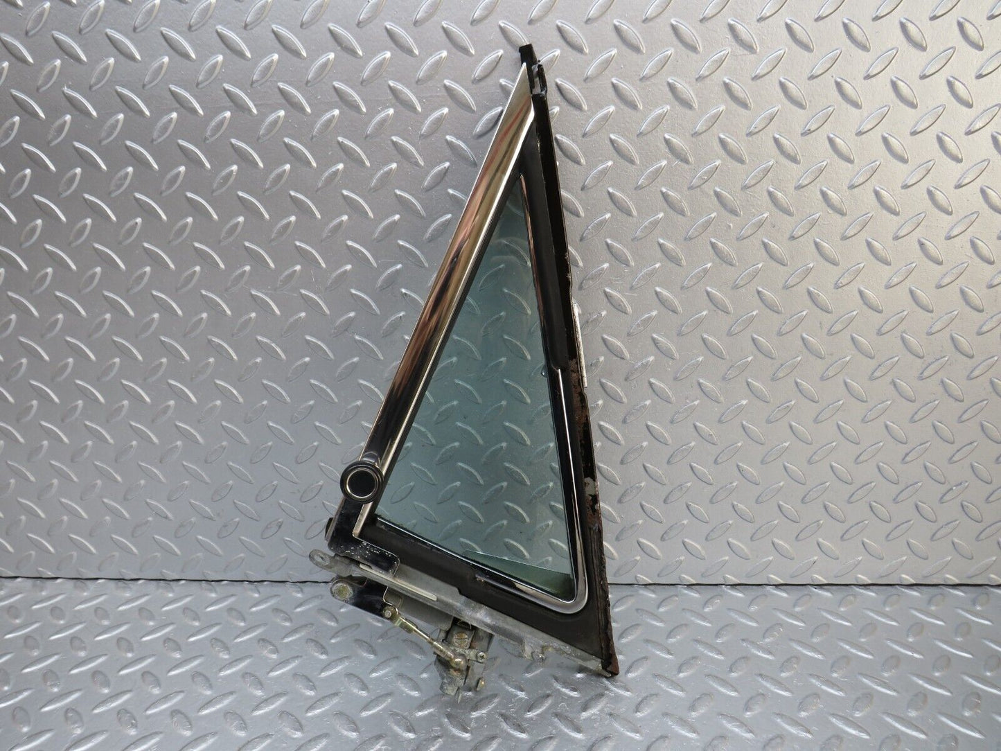 37518 Mercedes-Benz W109 300SEL Front Left Quarter Window Glass