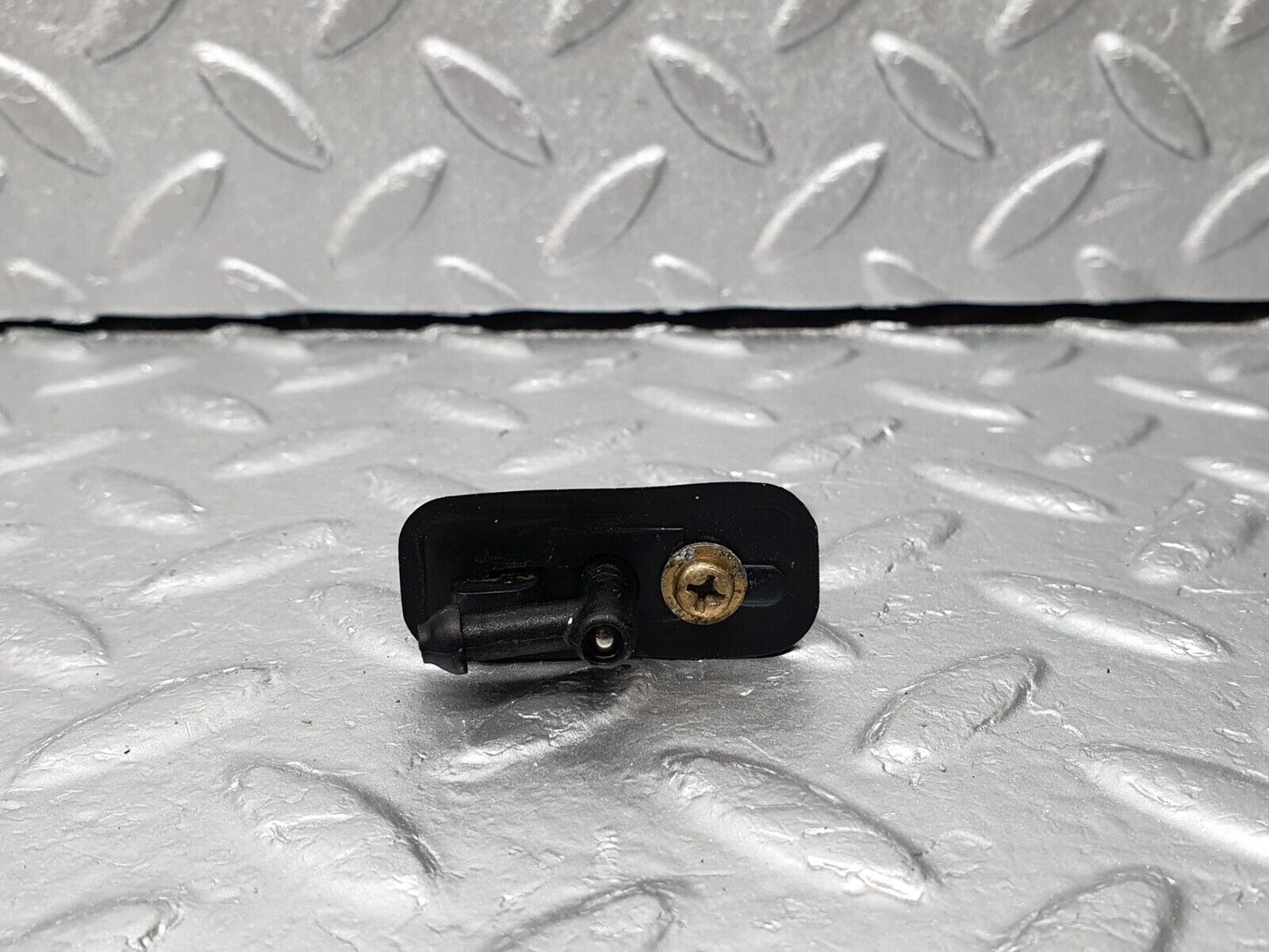 41301 Mercedes-Benz S124 E220 Wagon Windscreen Washer Nozzle