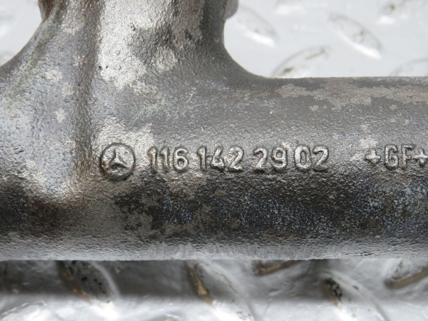 33111 Mercedes-Benz W126 380 V8 Exhaust Manifold Left 1161422302 1161422902