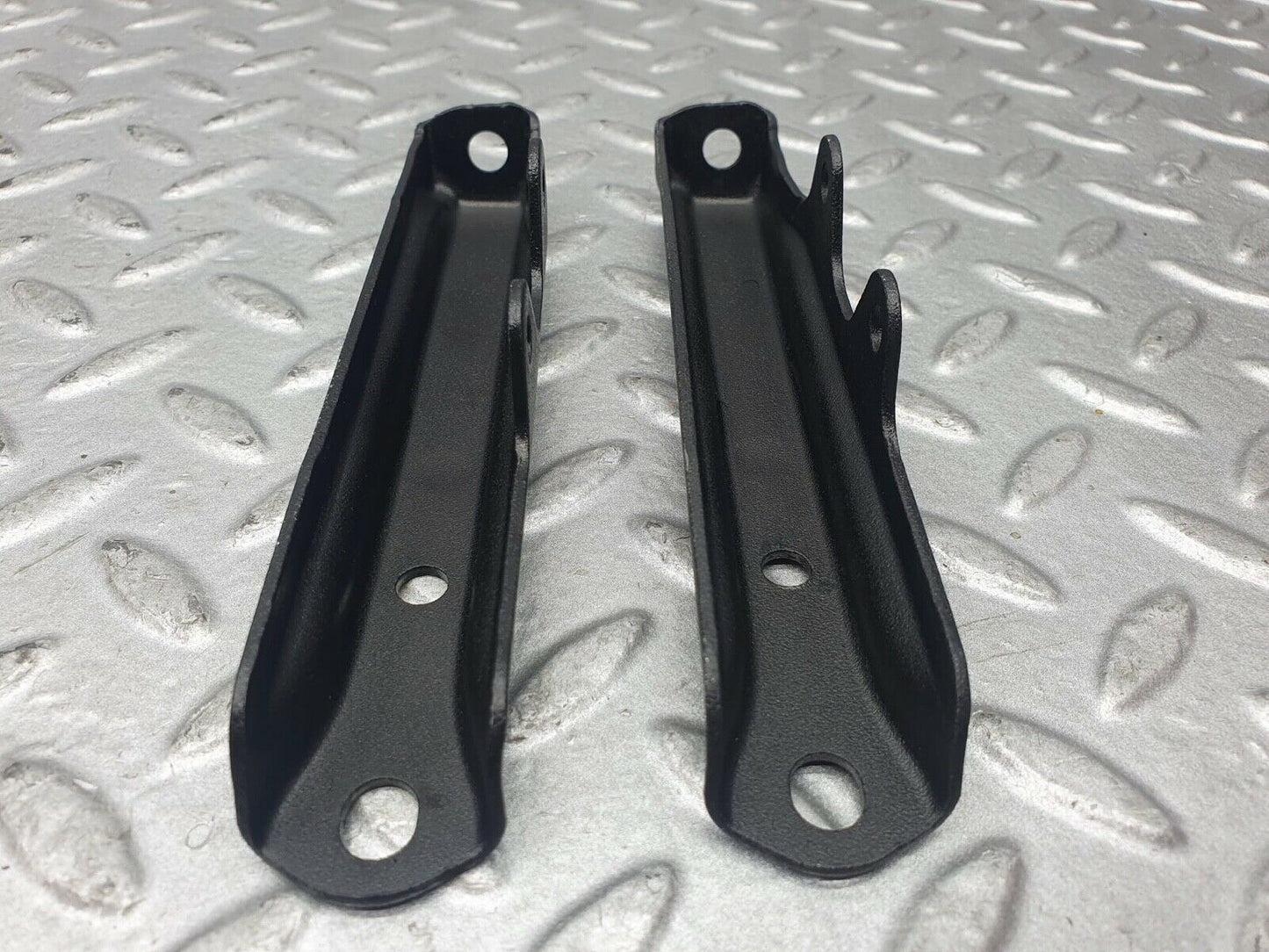 17331 Mercedes-Benz R129 300SL Coupe Air Intake Manifold Bracket
