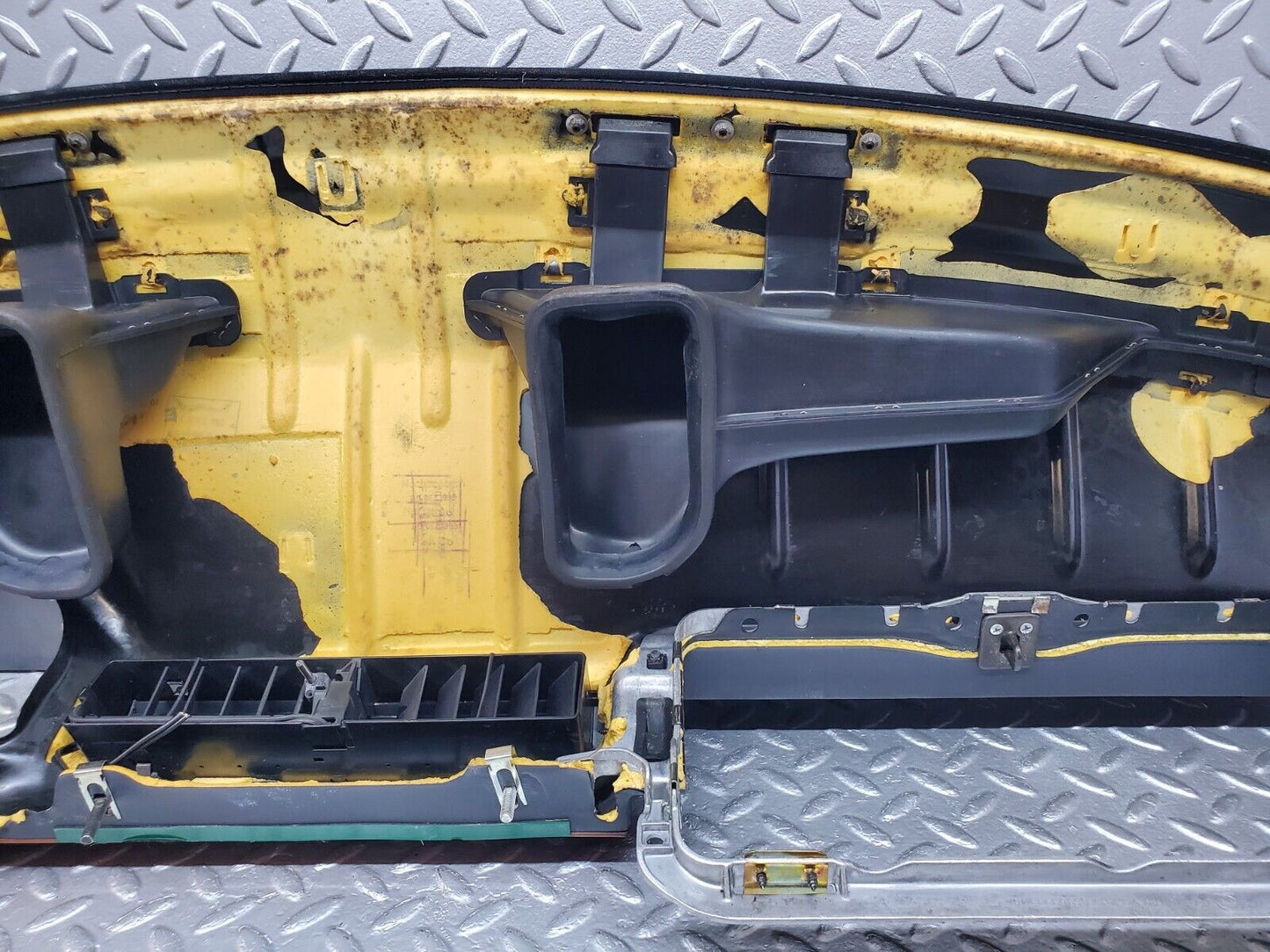 44690 Mercedes-Benz W124 220E Dashboard Black