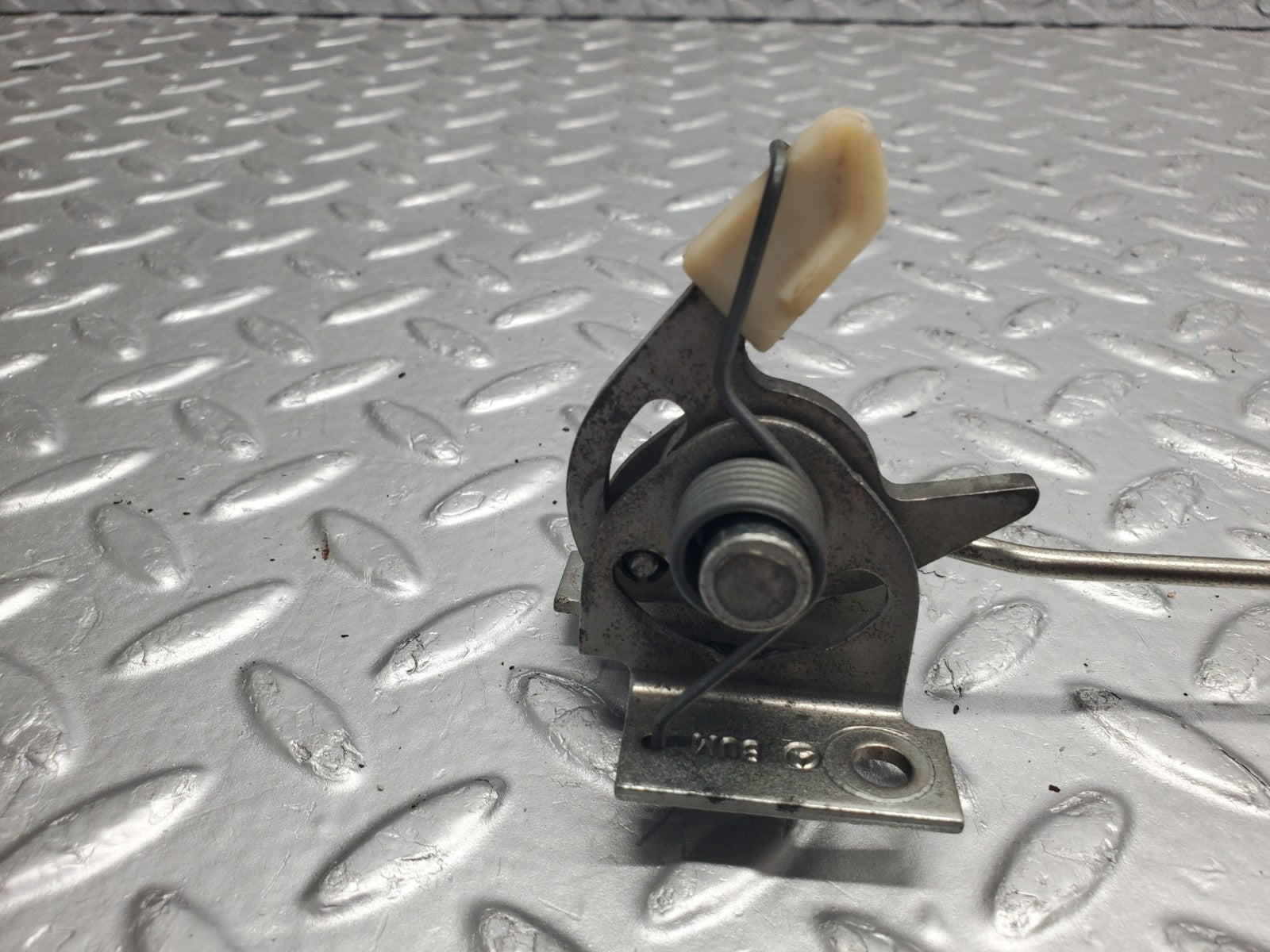 W124 Wagon rear right seat bench locking mechanism used OEM