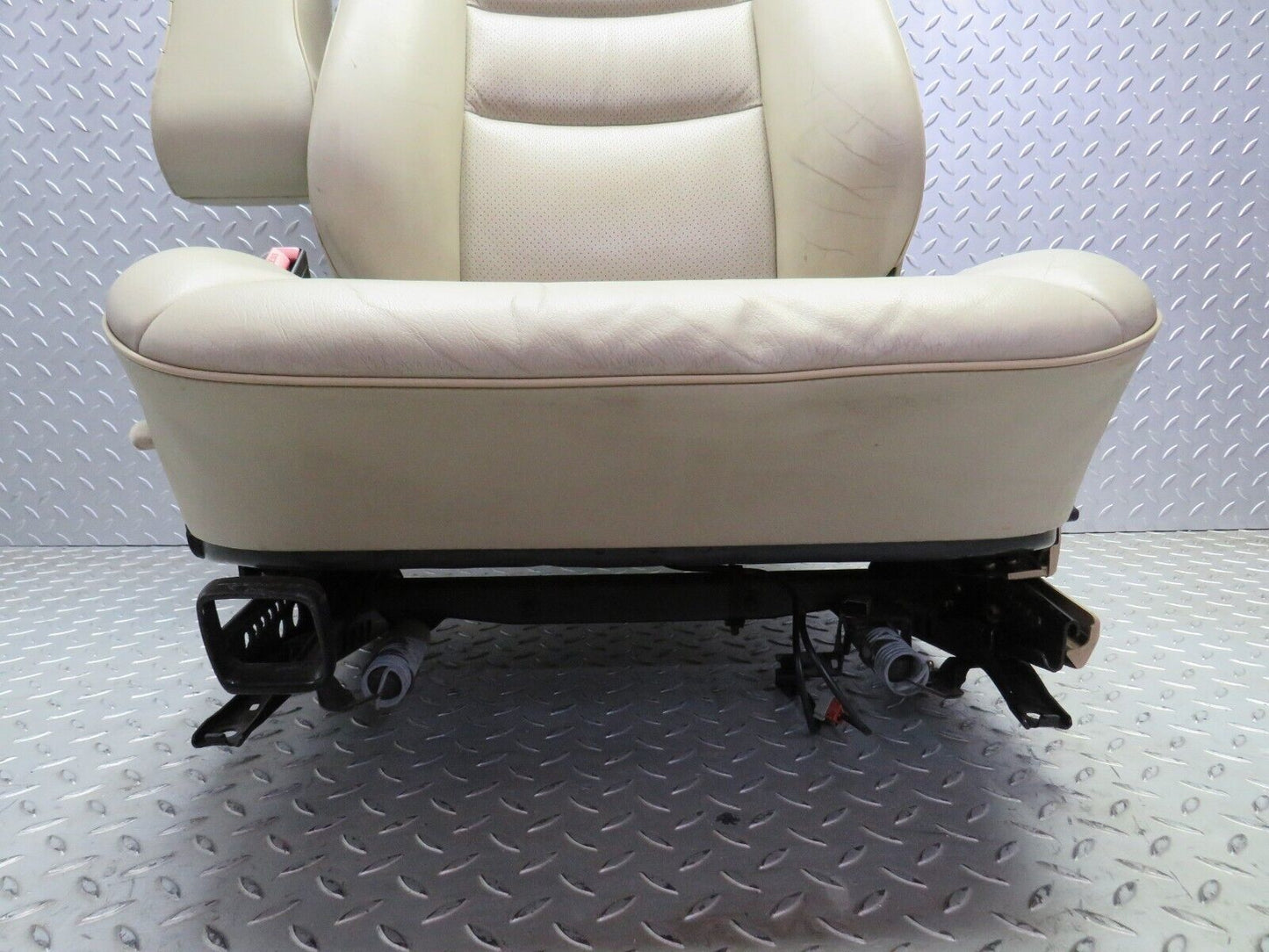 26617 Mercedes-Benz C124 220CE Coupe Front Left Seat Leather Beige