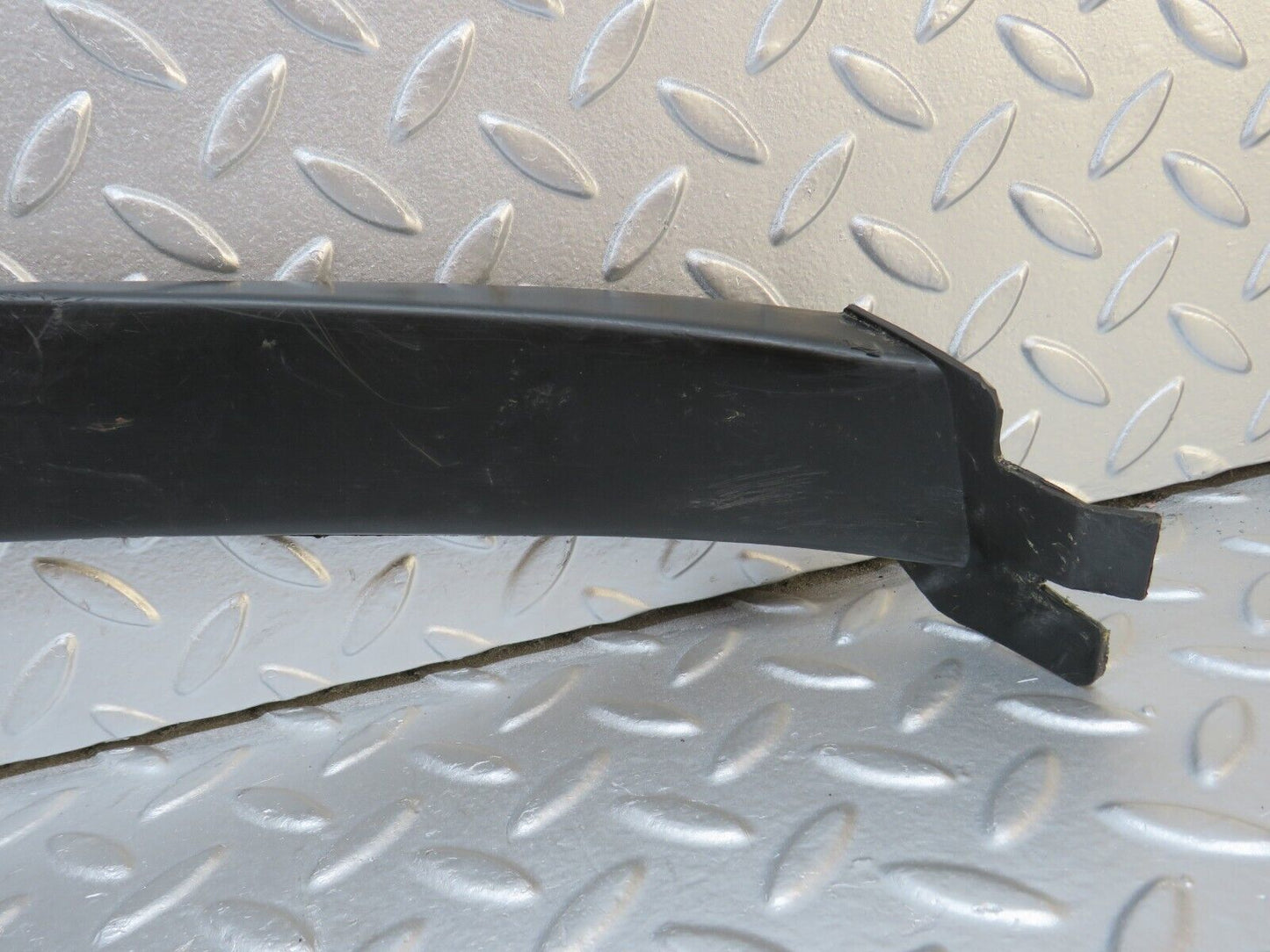 0458 Mercedes-Benz W123 230E Cabel Chanel Cover 1238210236