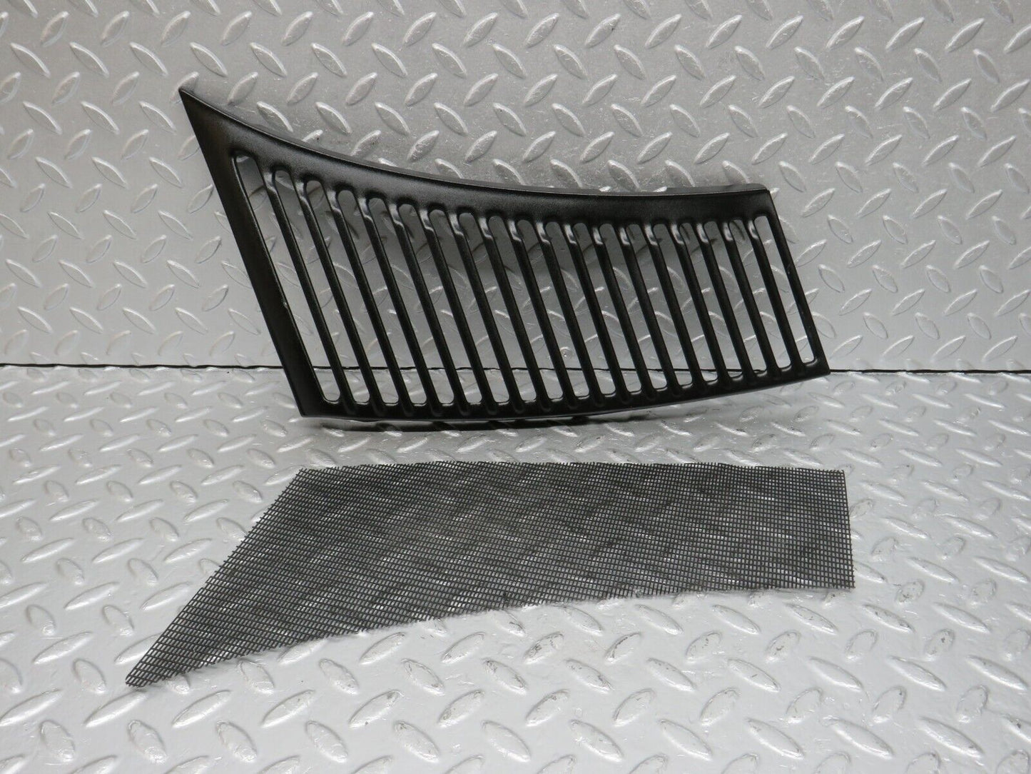 40080 Mercedes-Benz R107 350SL Air Intake Grill Right Side