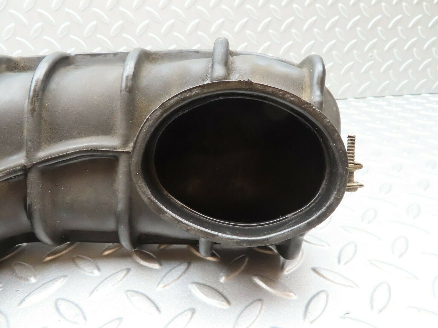 4092 Mercedes-Benz S123 200T Wagon Air Intake Pipe 1020940011
