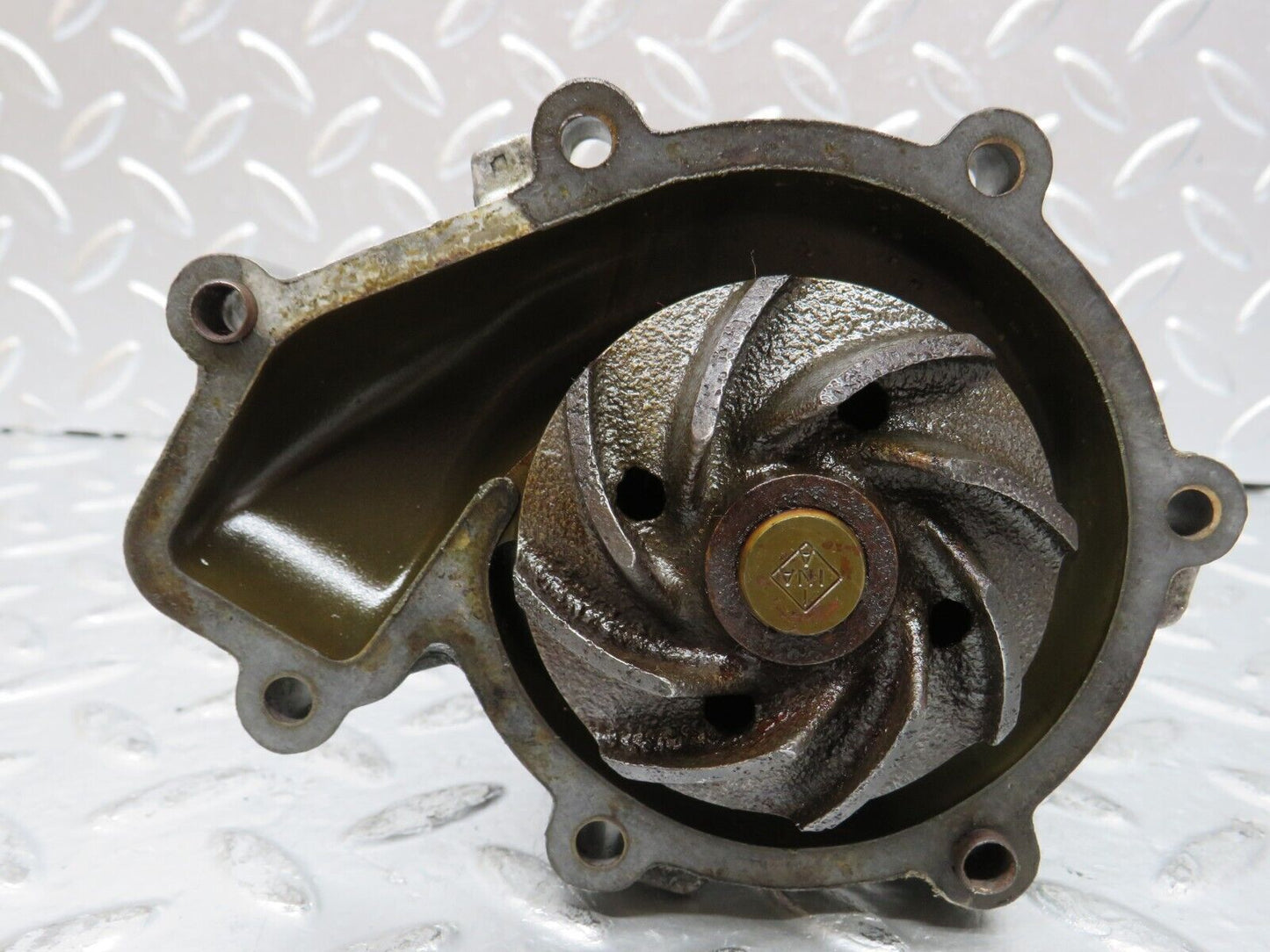 25365 Mercedes-Benz W201 190D Water Pump 6032010110