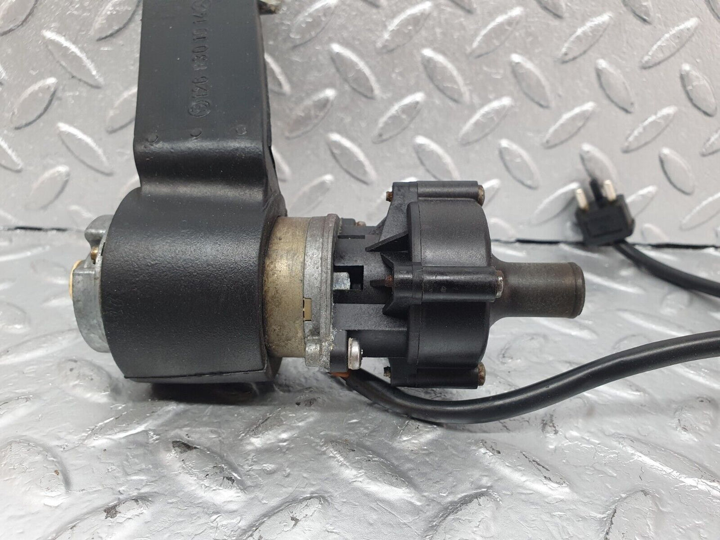 43681 Mercedes-Benz C126 380SEC Coupe Auxiliary Heating Water Pump 1268301014