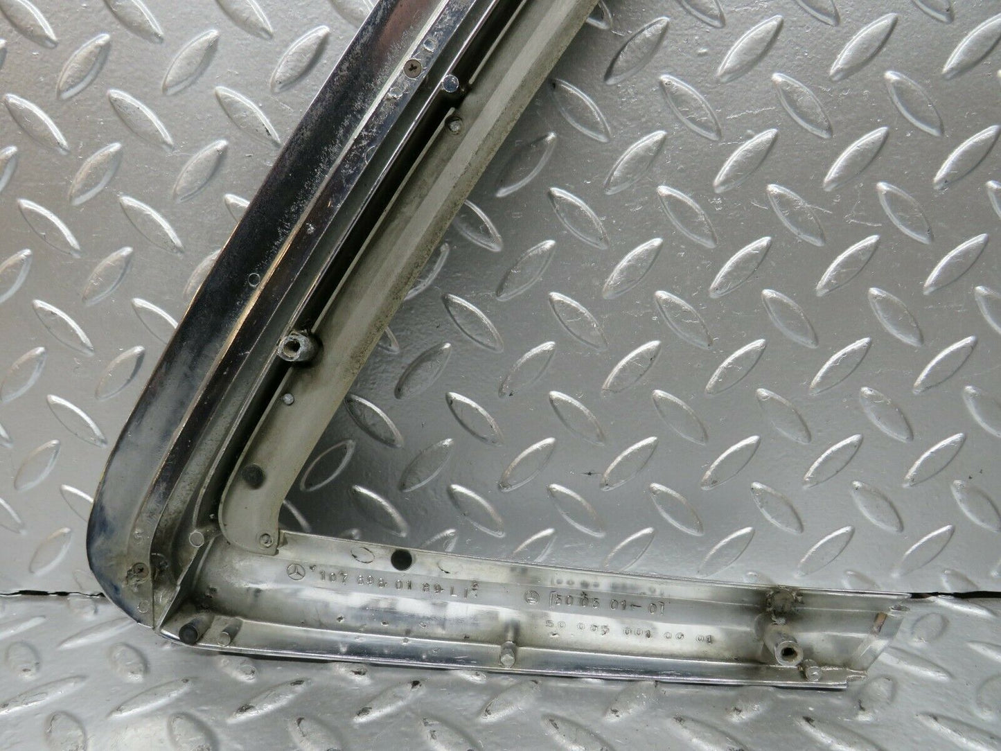23785 Mercedes-Benz C107 450SLC Coupe Rear Window Trim Left 1076980189