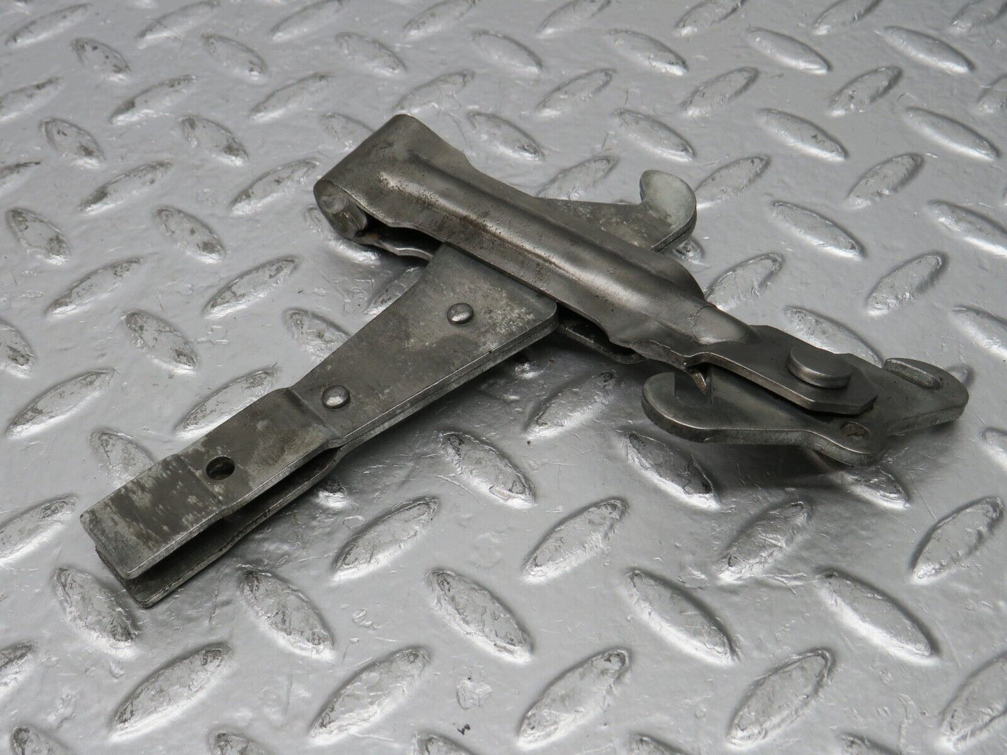 31156 Mercedes-Benz W123 200D Handbrake Adjusting Handbrake Regulator