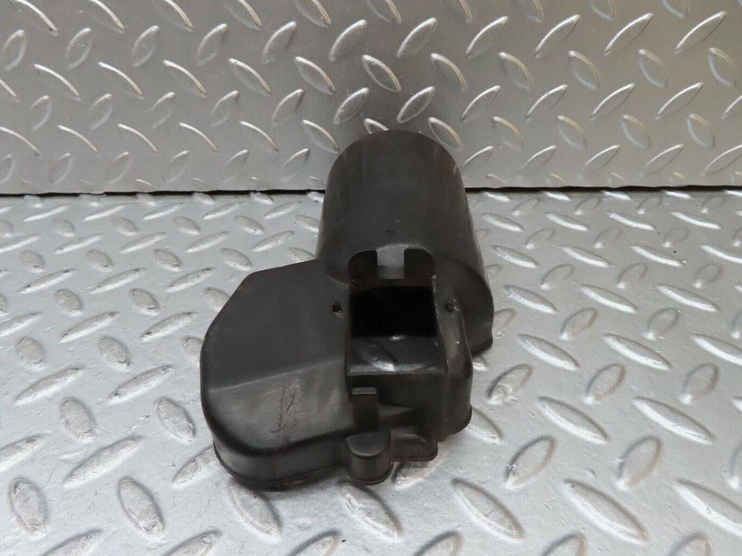 20577 Mercedes-Benz R107 450SL Wiper Motor Cover 1390591012
