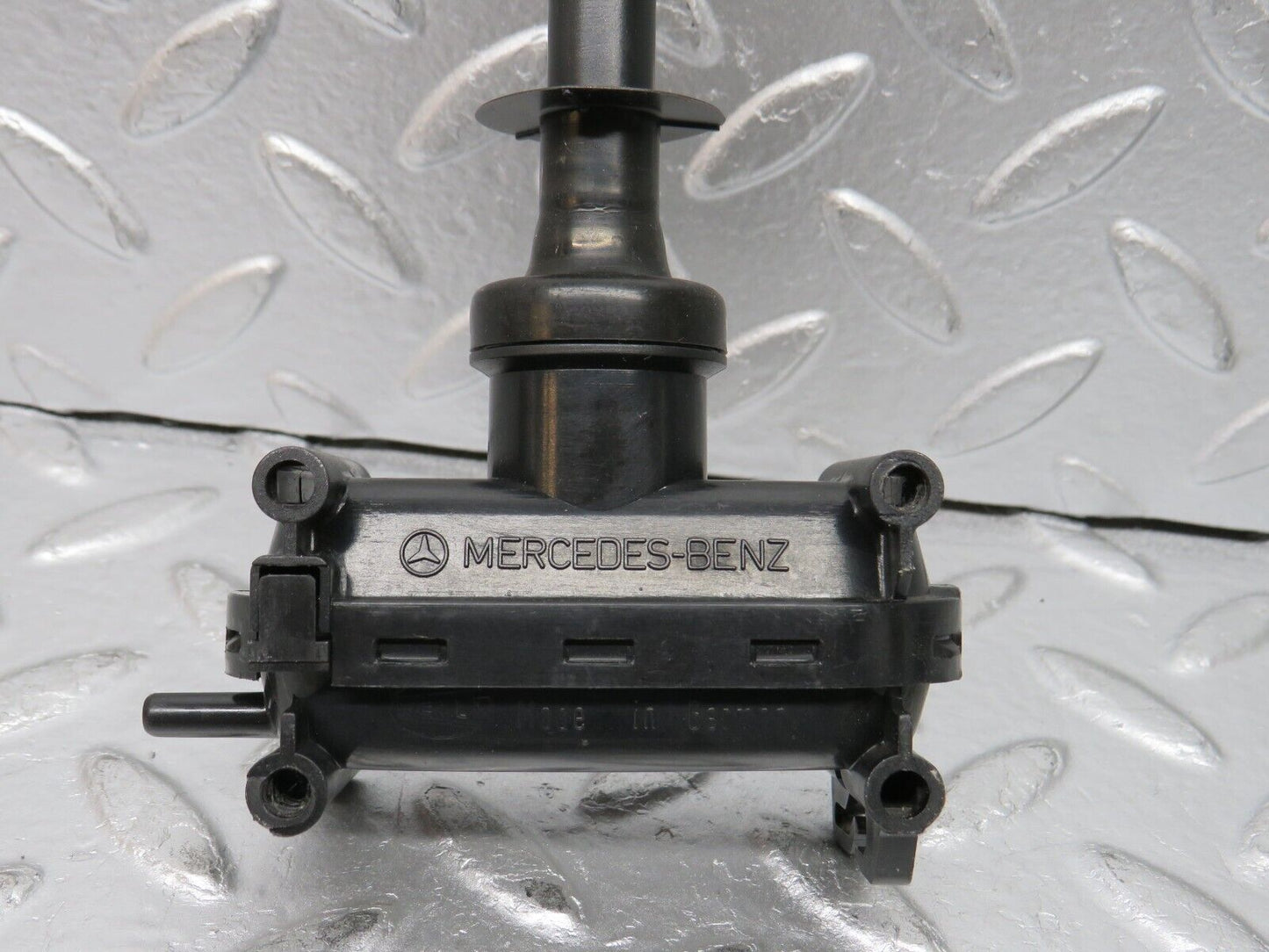 32448 Mercedes-Benz S124 300TE Wagon Door Lock Vacuum Actuator Rear Right
