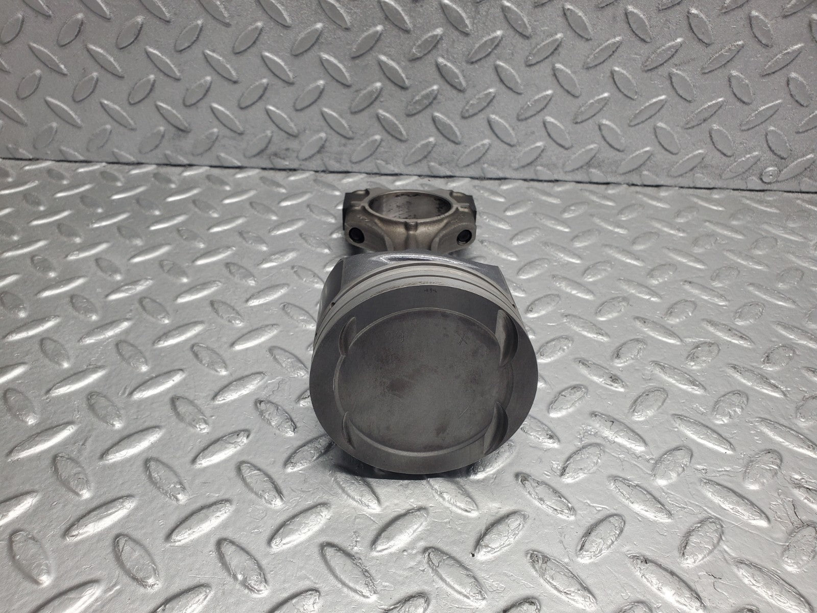 W124 Wagon piston with connecting rod used OEM