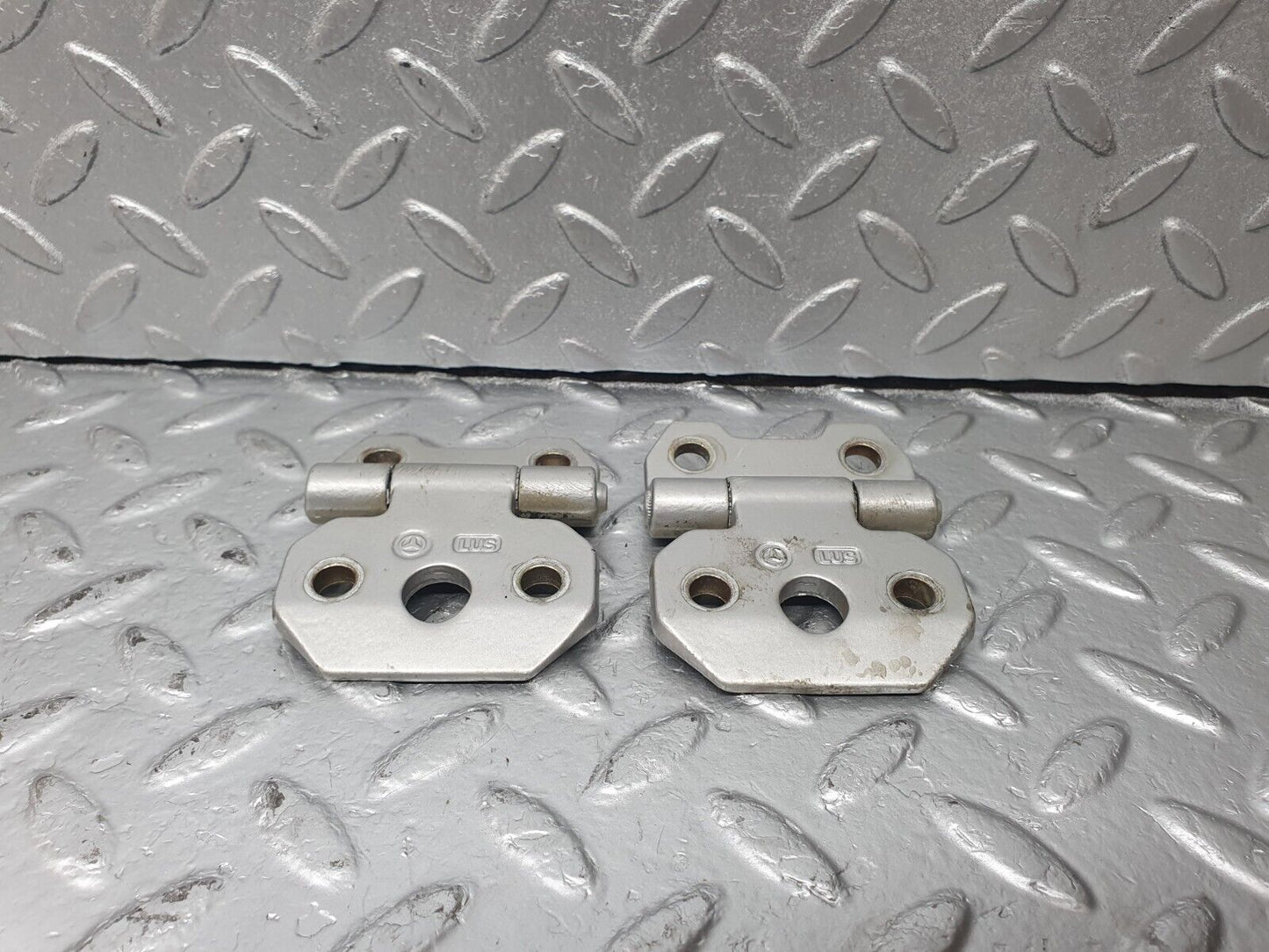 42764 Mercedes-Benz W201 190 Door Hinge Right Side