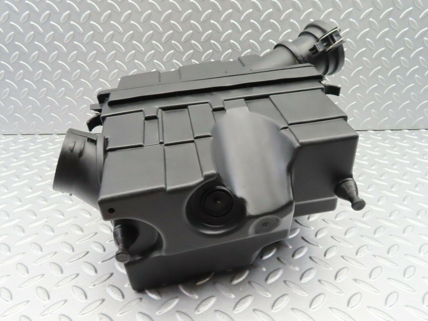 6567 Mercedes-Benz S124 E220 Wagon Air Filter Housing 1110940102