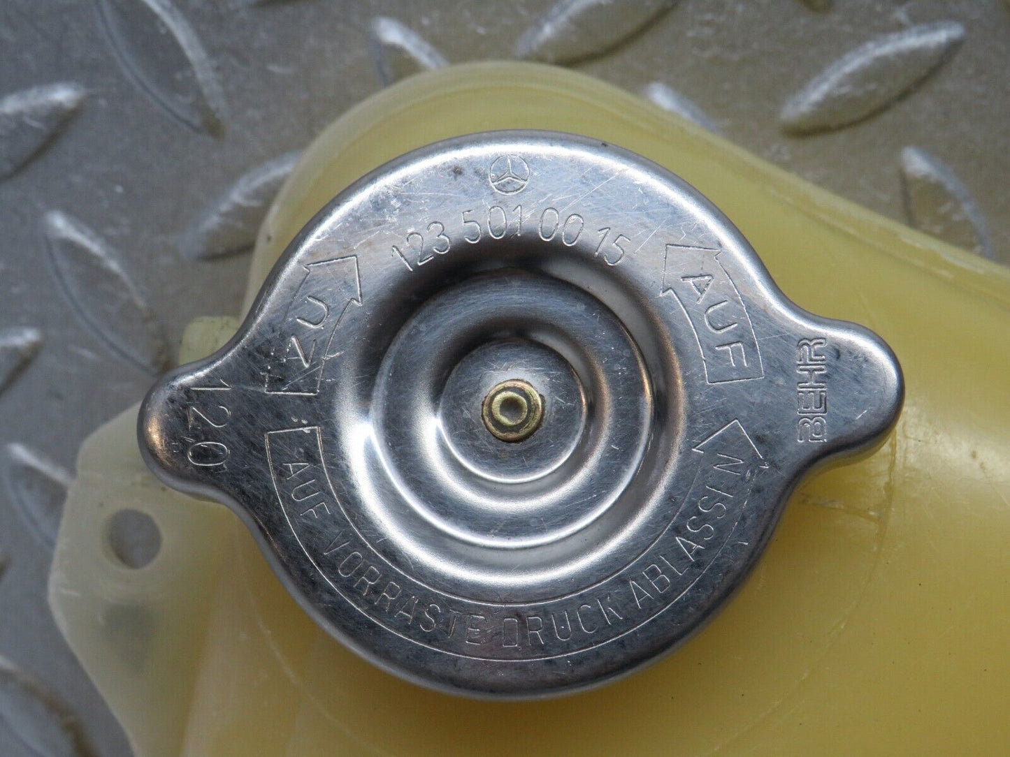 39092 Mercedes-Benz R107 500SL Coolant Reservoir Tank Behr 1165000449