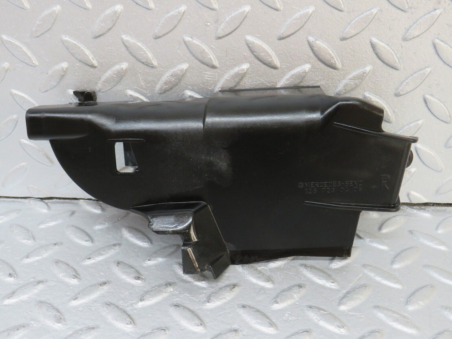 36034 Mercedes-Benz W126 420SE Front Right Door Lock Inner Cover 1267230408