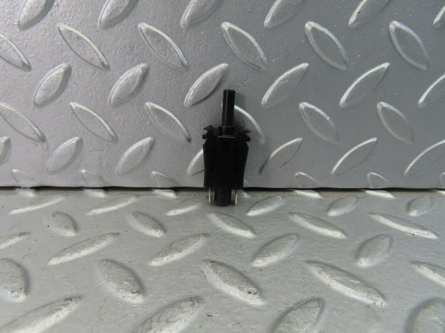 10404 Mercedes-Benz W201 190E Door Contact Switch 0015458714