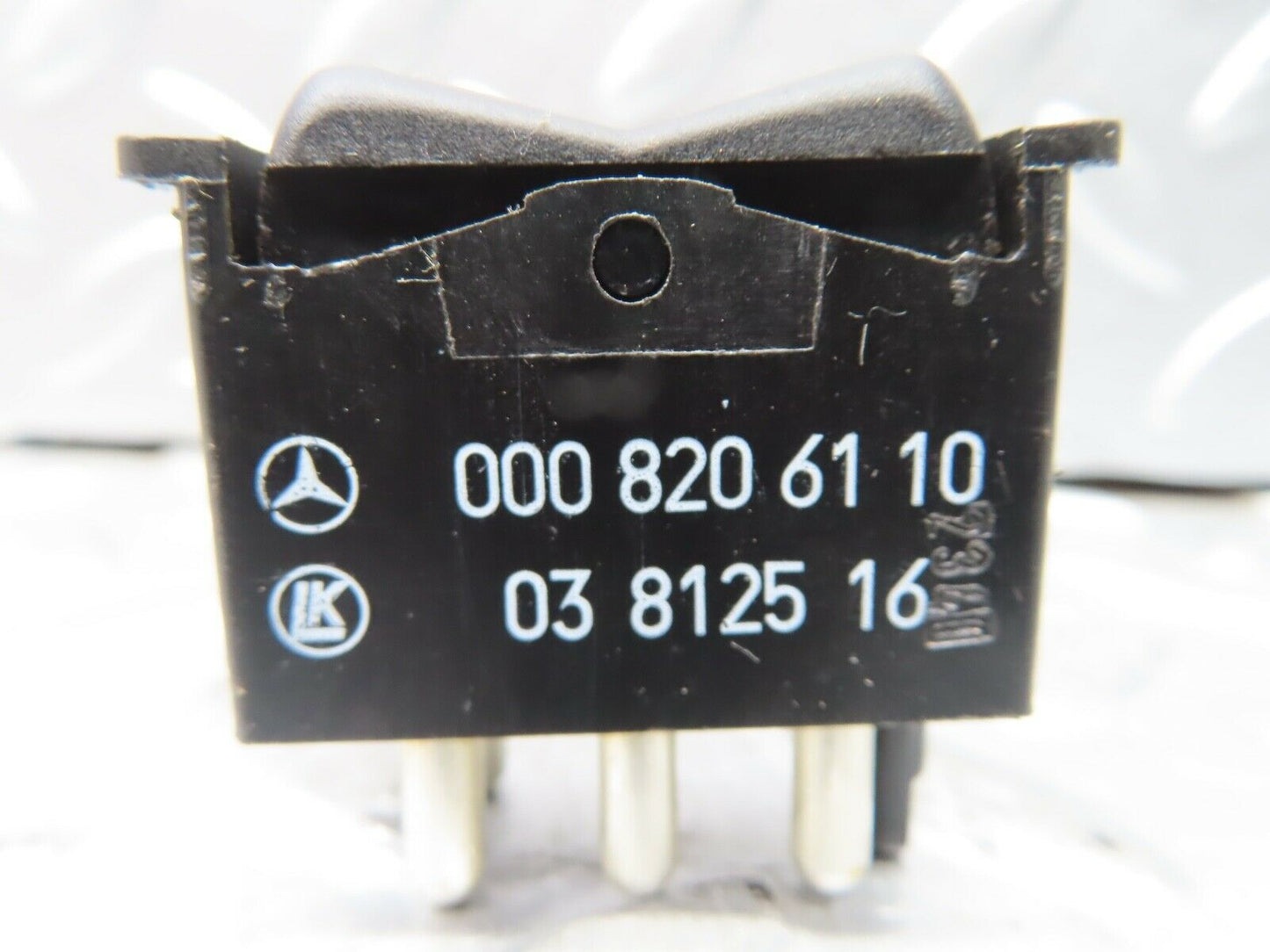 21157 Mercedes-Benz W123 230E Rear Windscreen Defroster Switch 0008206110