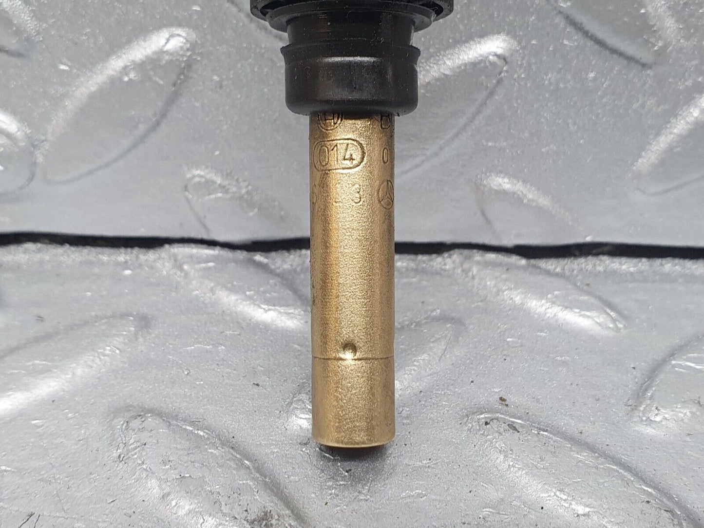 41034 Mercedes-Benz W126 300SE Fuel Injector Bosch 0000785623 0437502047