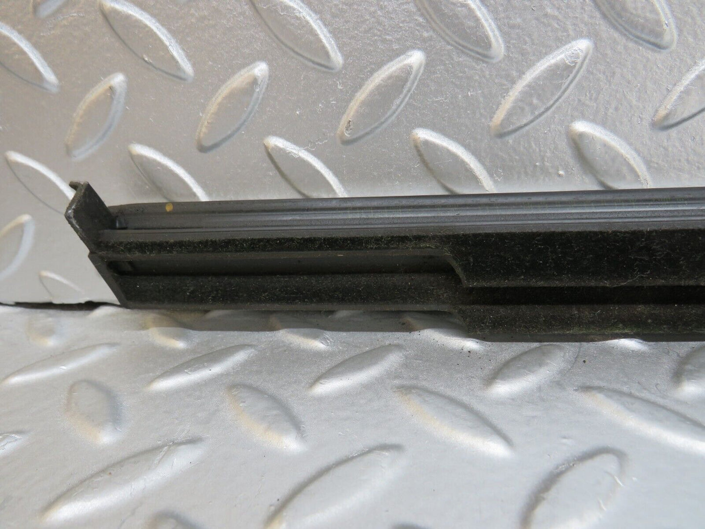 35262 Mercedes-Benz W221 Rear Left Door Window Chrome Trim