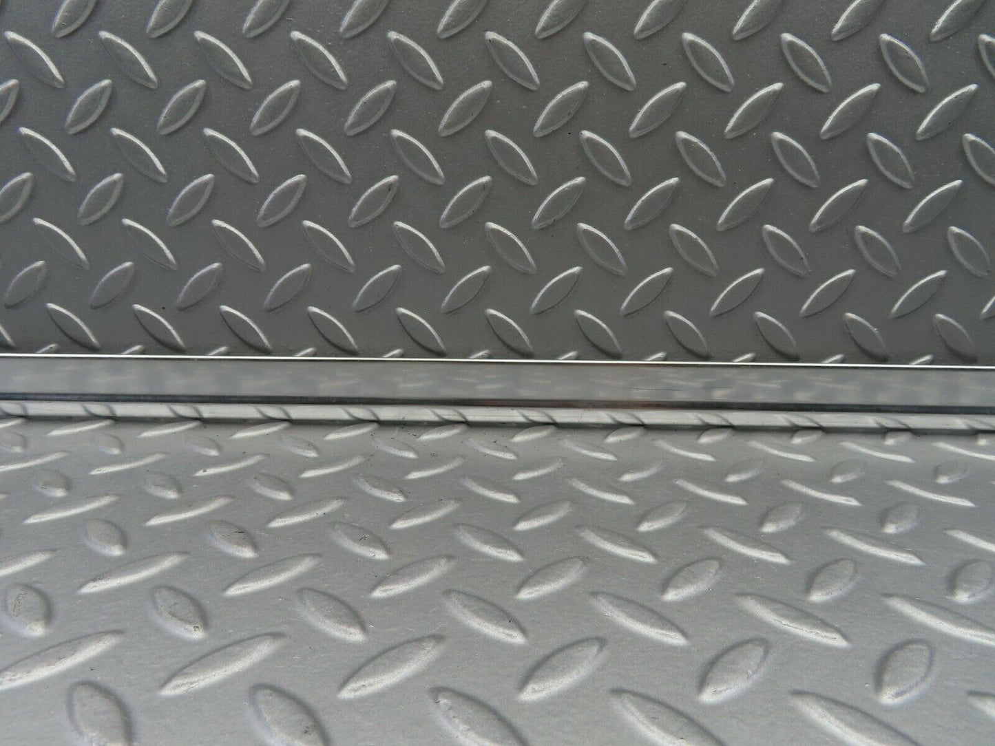6884 Mercedes-Benz C107 350SLC Coupe Left Door Chrome Trim