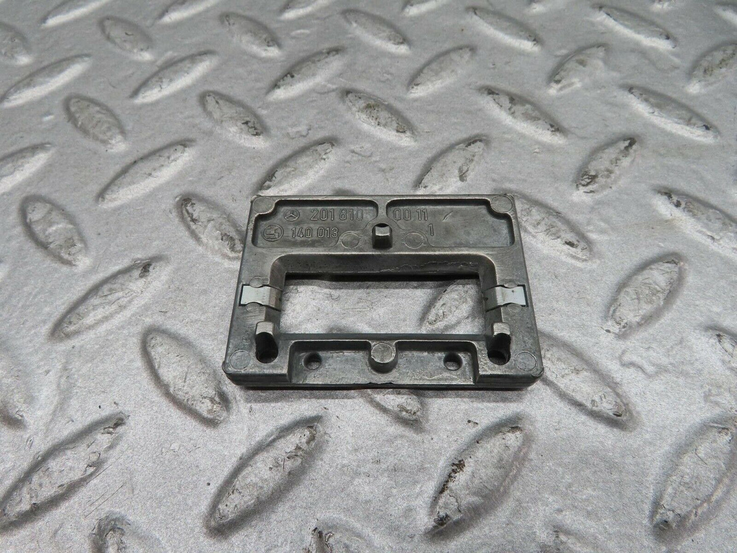 16402 Mercedes-Benz W124 260E Rear View Mirror Mount Bracket 2018100011
