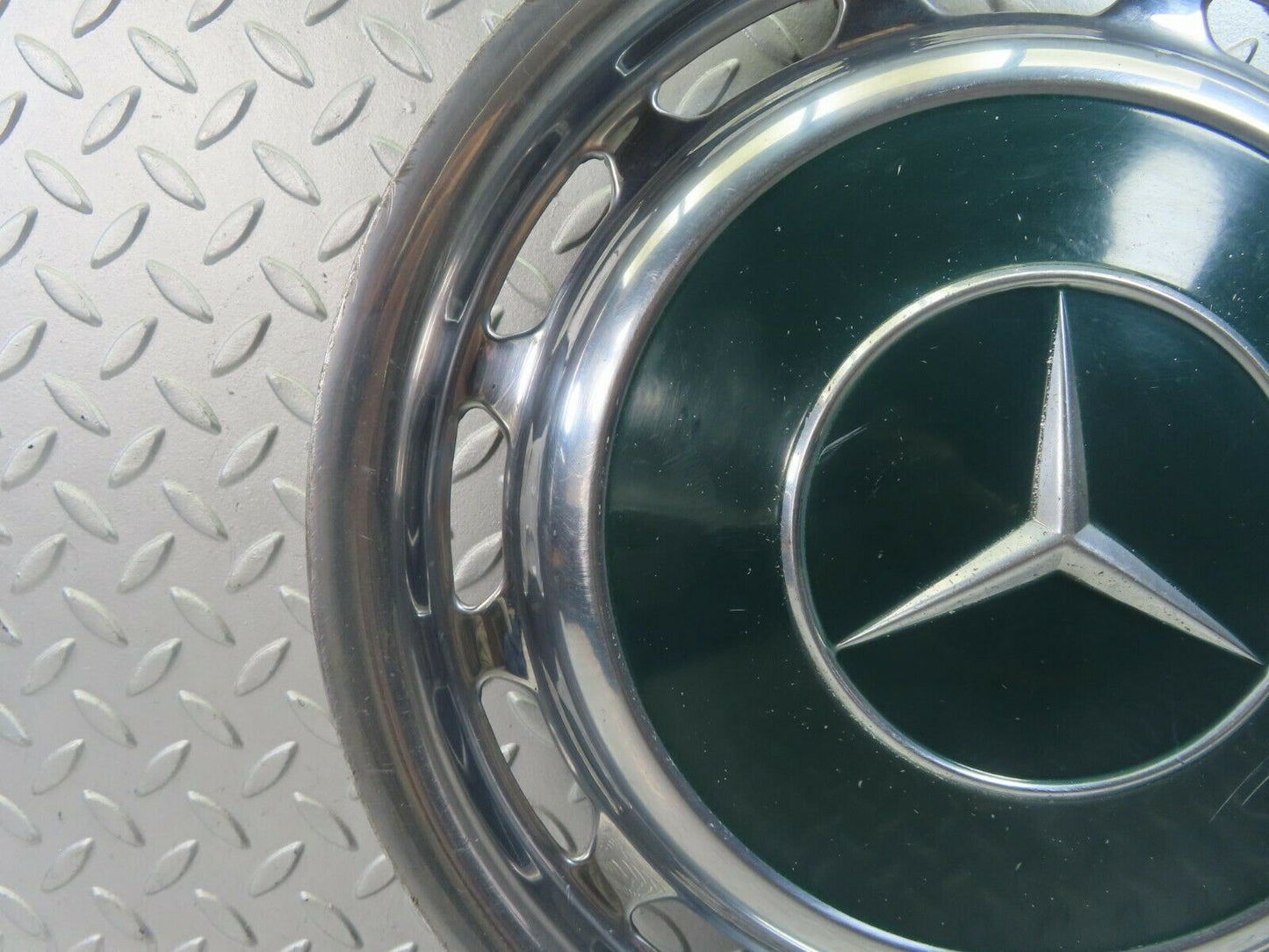 8417 Mercedes-Benz Vintage Wheel Trim Hub Cap 14