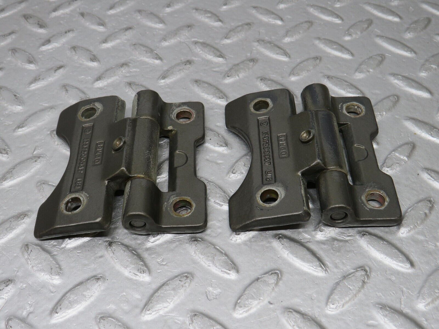 36072 Mercedes-Benz W126 420SE Door Hinge 1237200037